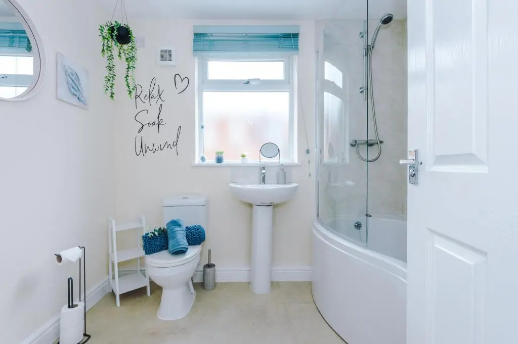 Modern apartment in Crewe by 53 Degrees Property, ideal for long-term Business & Contractors - Sleeps 4