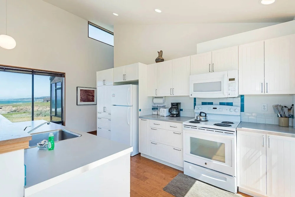 Haltwhistle West w/ Ocean Views!