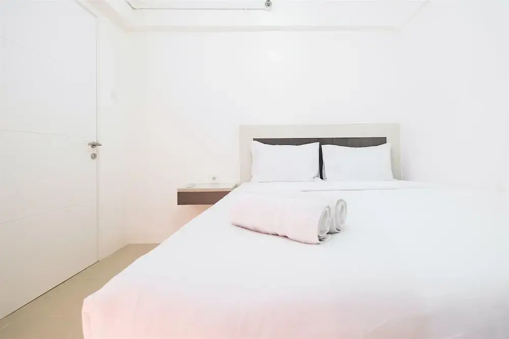 Simple & Cozy 1BR @ Bassura Apartment Near to Bassura City Mall