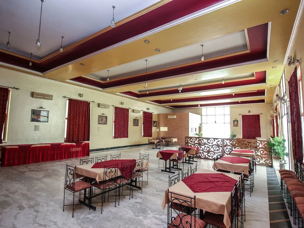 OYO 15425 Hotel Royal Heritage
