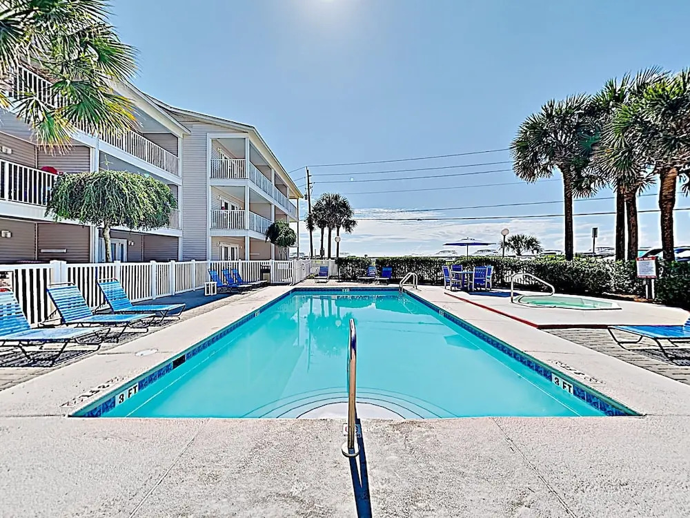 Steps To Beach! Chic Gulf-view Corner Unit W/ Pool 1 Bedroom Condo