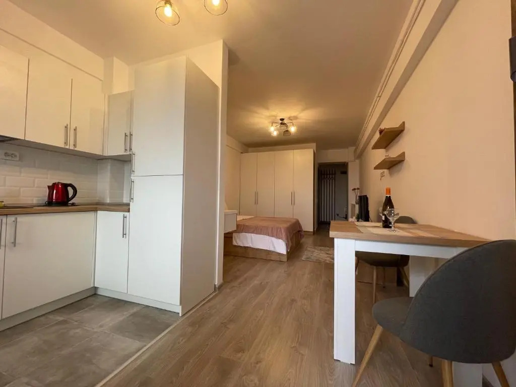 DEKO Apartments & Studios Near Palas Mall - Parking Option