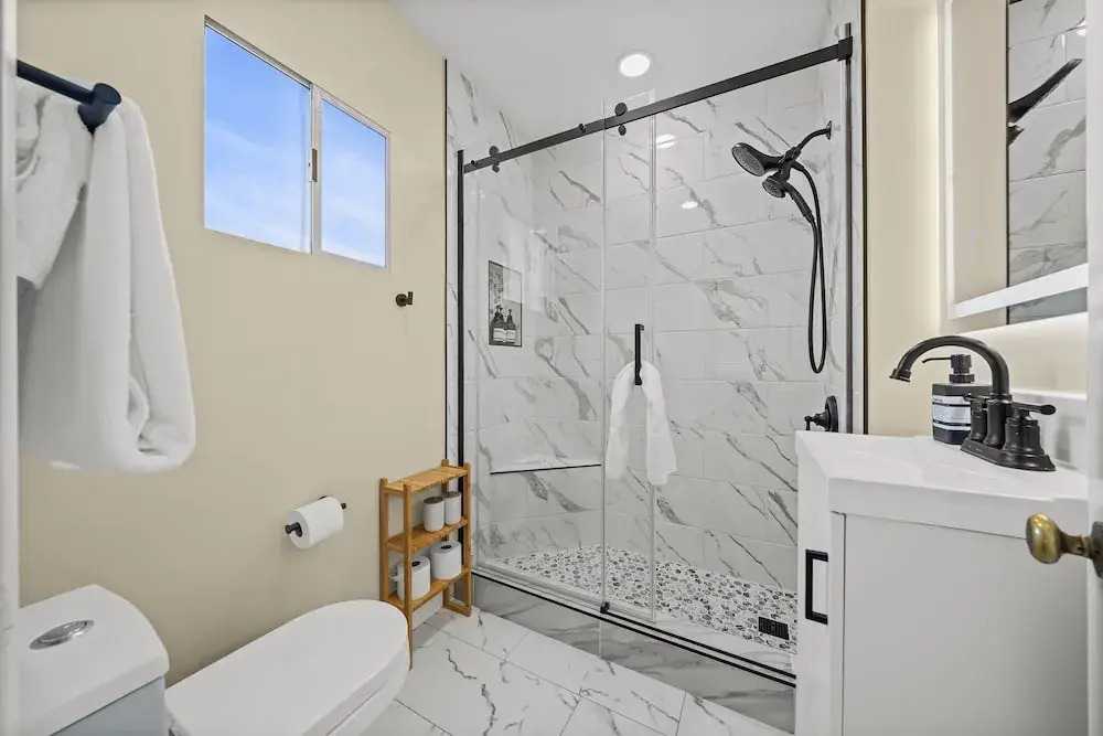 Live Like a Local - Studio With Huge Backyard