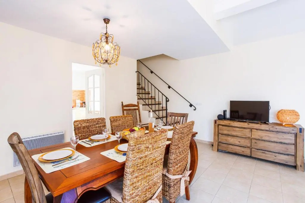 VILLA CLEMENTINIERS VI4266 By Riviera Holiday Home