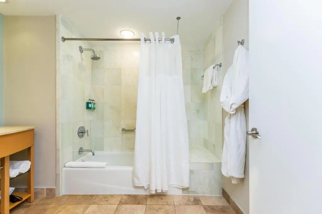 Marenas Resort Sunny Isles 25 Floor Ocean view 1/1