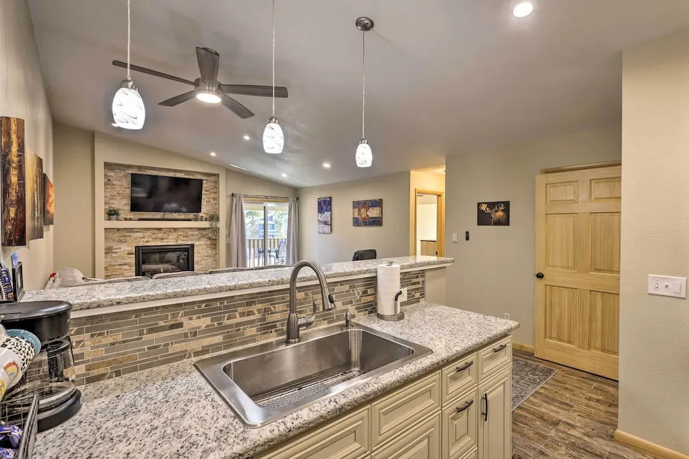 Cozy Winter Park Condo, Walk to Ski Shuttle!
