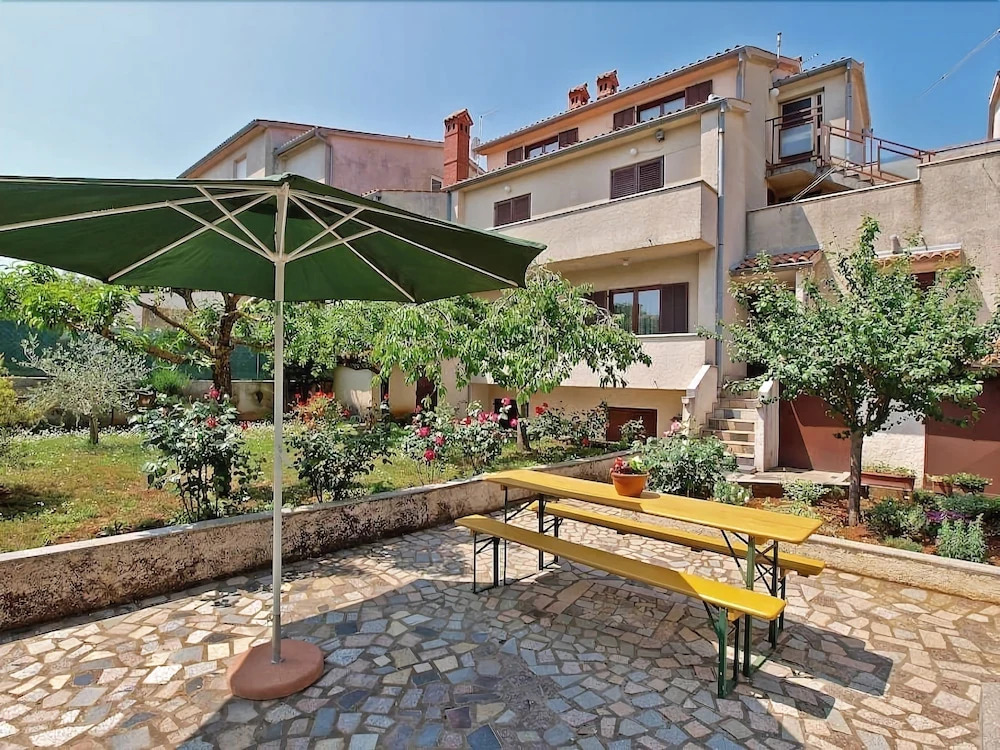 Apartments Nela Valdebek