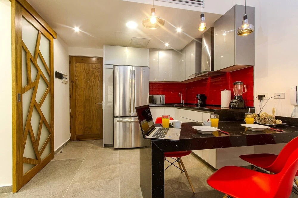 Bright Studio on 5th Avenue with a Rooftop Pool which has Ocean View!