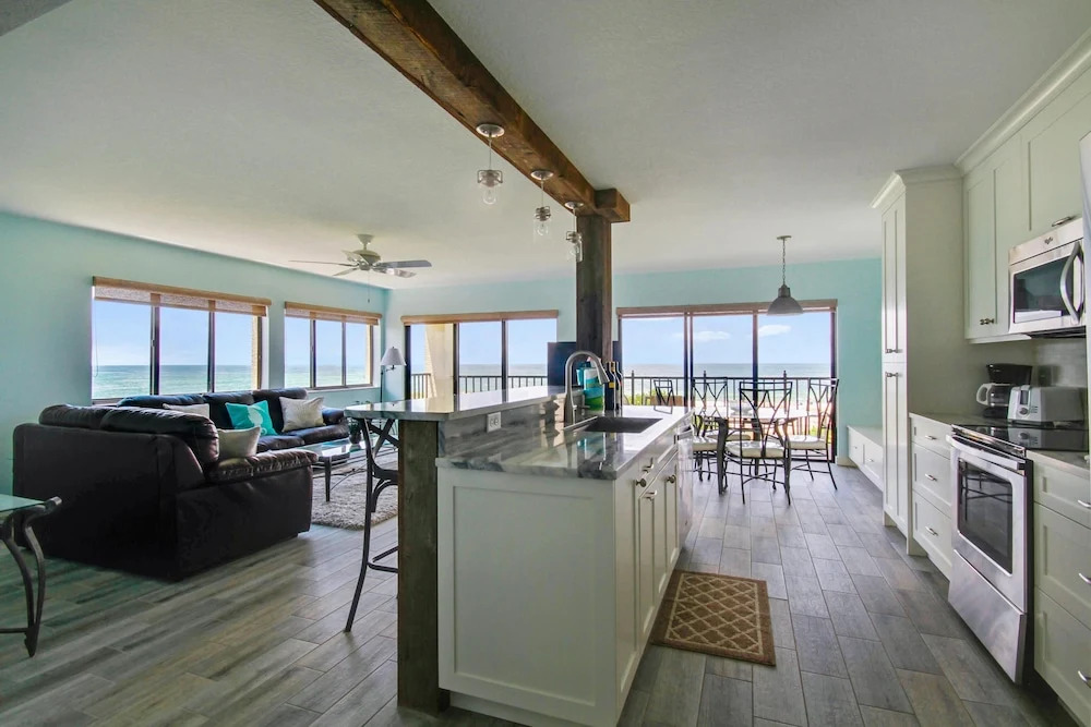 Land's End 401 Building 7 TOP Floor/corner Unit/beachfront