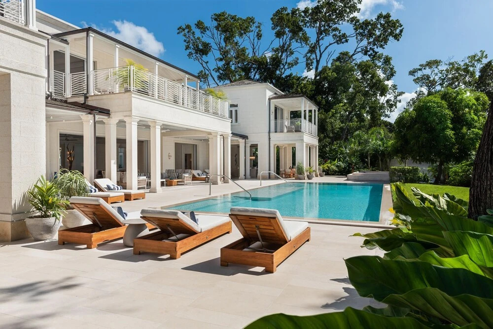 Villa Tamarindo is a Luxury 4 Bedroom Property in Holetown, St James
