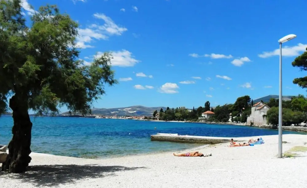 Spacious apt With Lodge Just 40m From the Beach