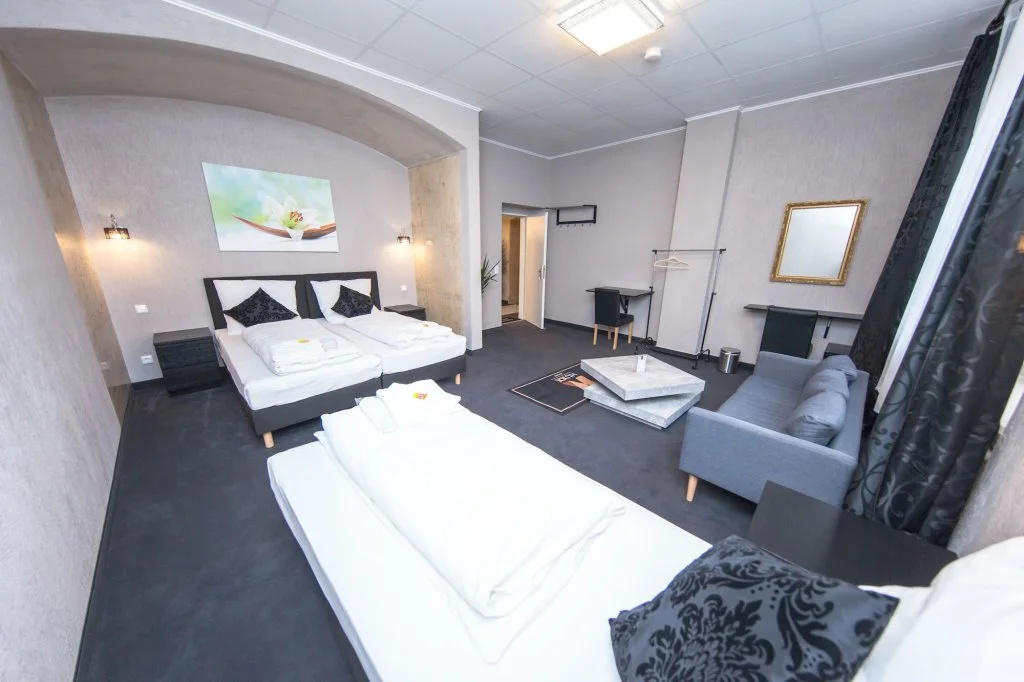 FULL HOUSE Hotel Nürnberg - shared bath & kitchen