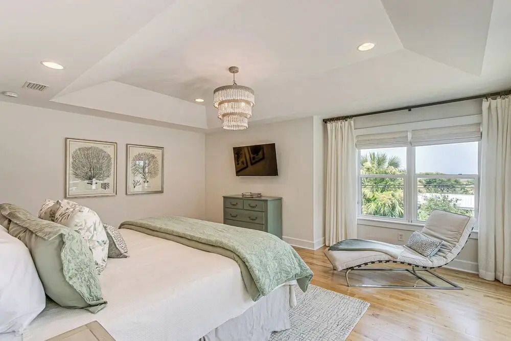Spacious Jekyll Island Home: Steps to the Ocean!
