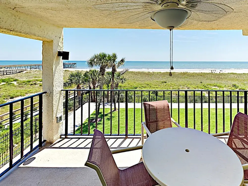 New Listing! Oceanfront - Walk To Beach 2 Bedroom Condo