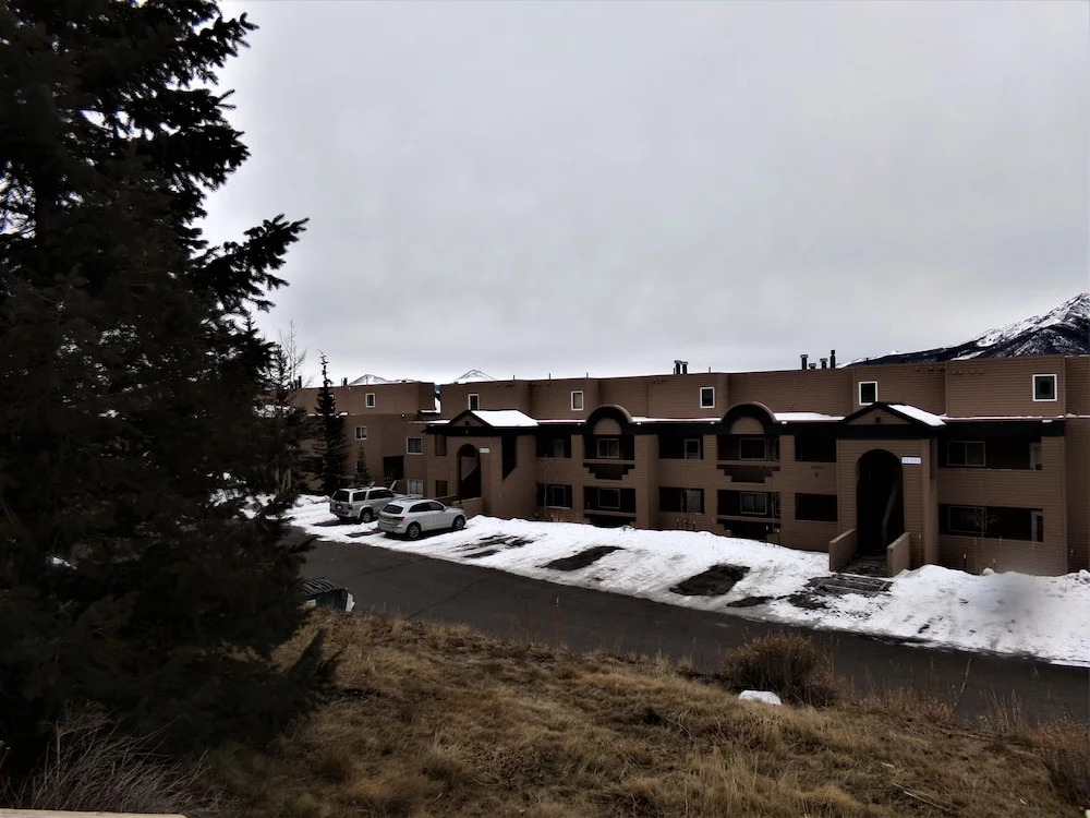 WHKM Watch Hill 2 bed 2 bath