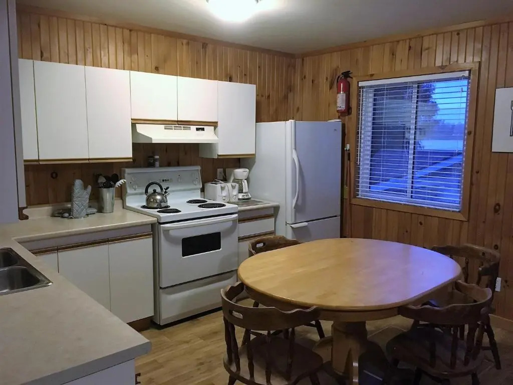 Merland Park Cottages and Motel