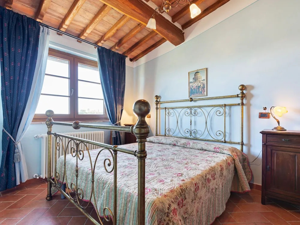 Secluded Holiday Home in Bibbiano With Courtyard