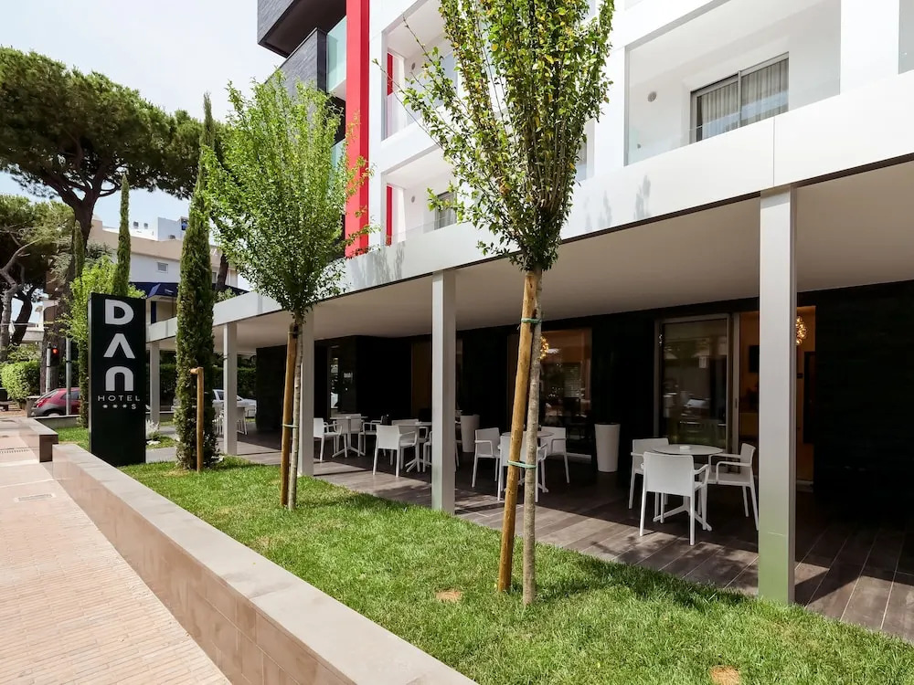 Dan Hotel