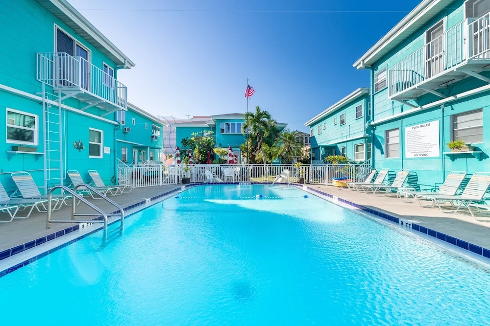 Cute One Bedroom at The Coral Resort Apts by RedAwning