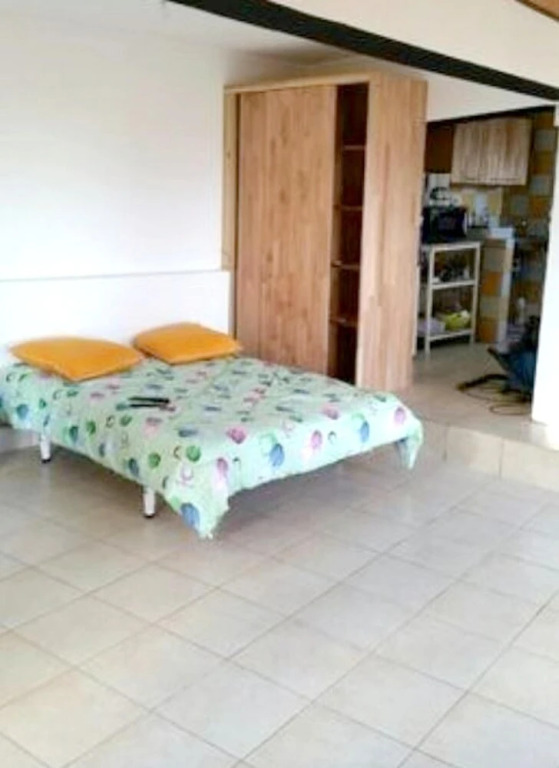 Studio in L'étang Sale, With Wonderful sea View, Enclosed Garden and W