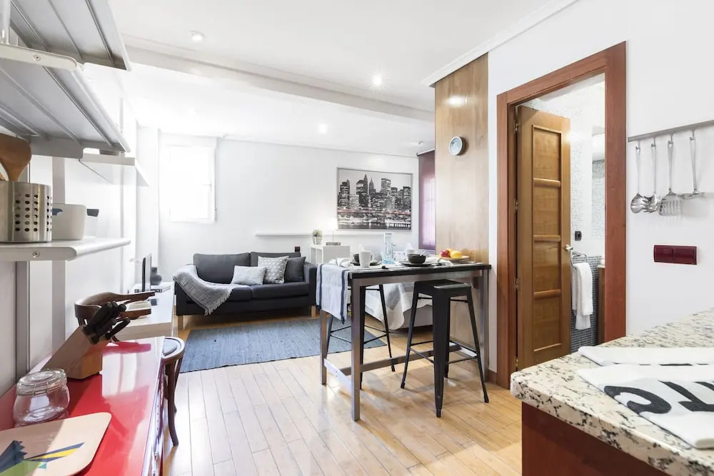 Fuencarral Apartments by Flatsweethome