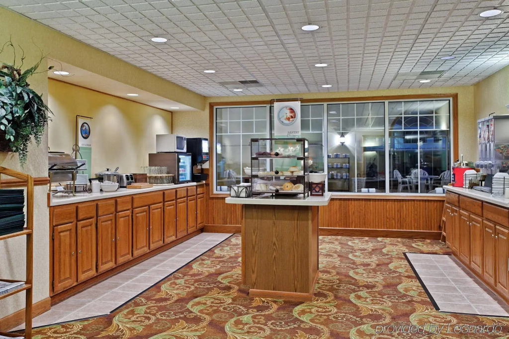 Country Inn & Suites by Radisson, Freeport, IL