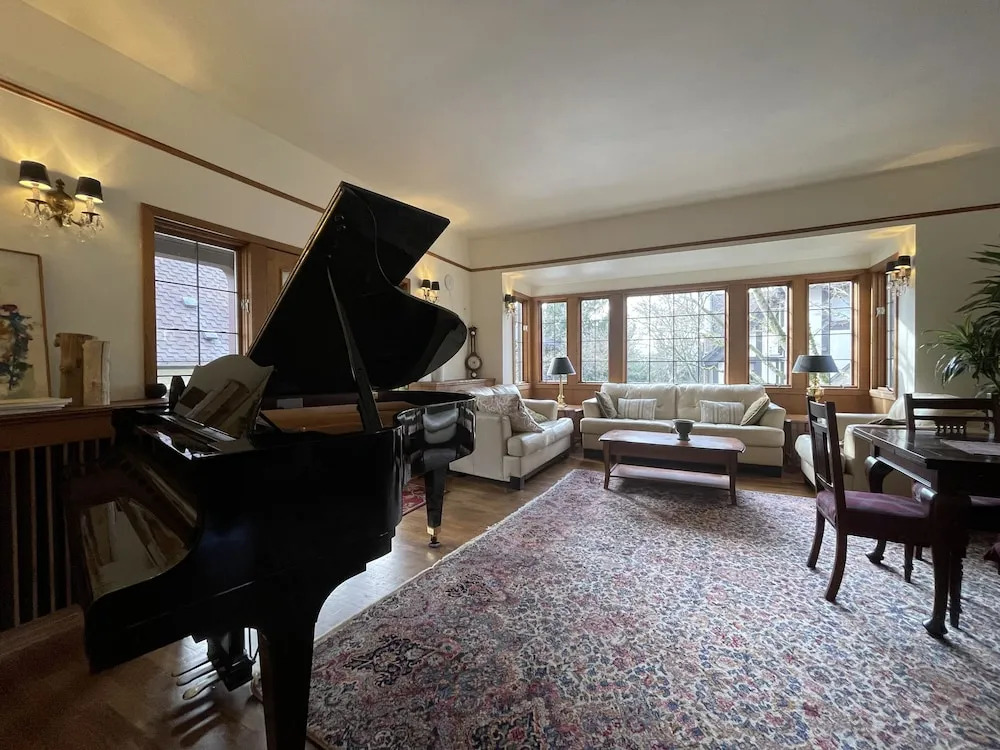 Cecil Bacon Manor