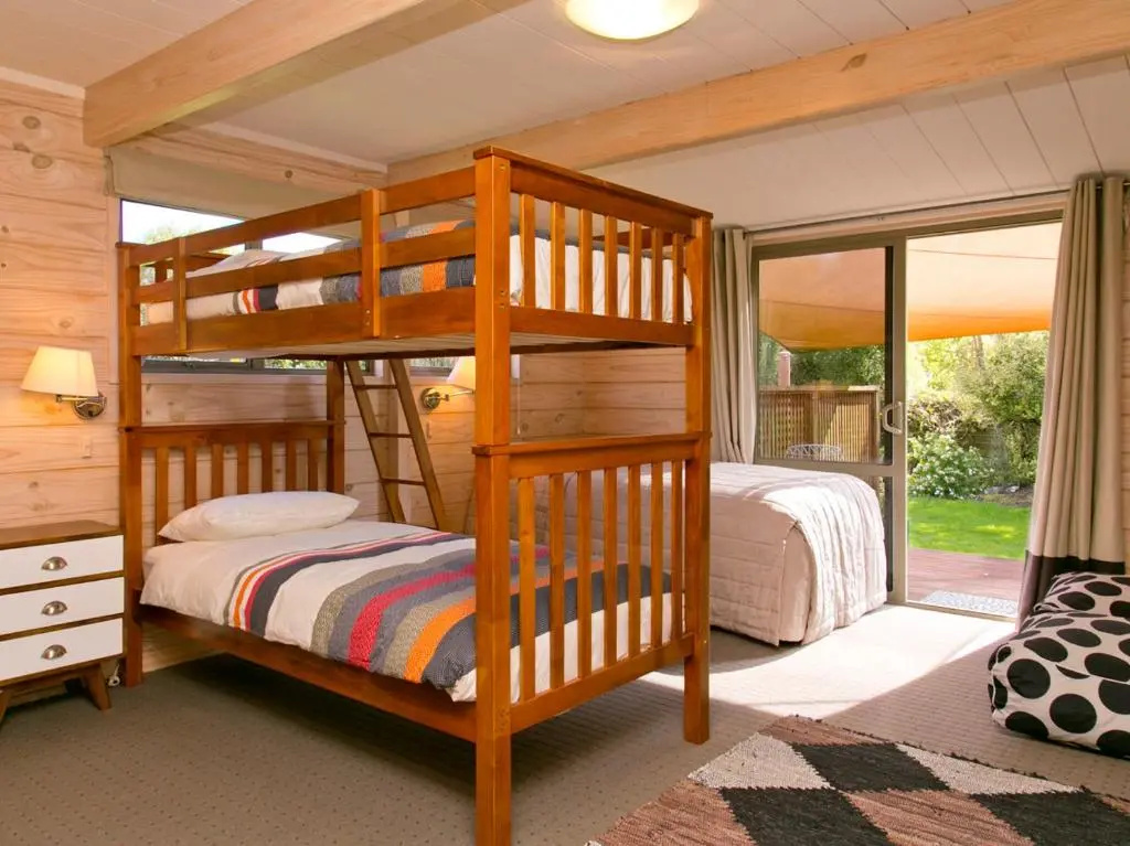 Riverstone House - Turangi Holiday Home