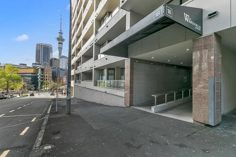 Zodiak Central 2 BR Apt Free Parking Gym