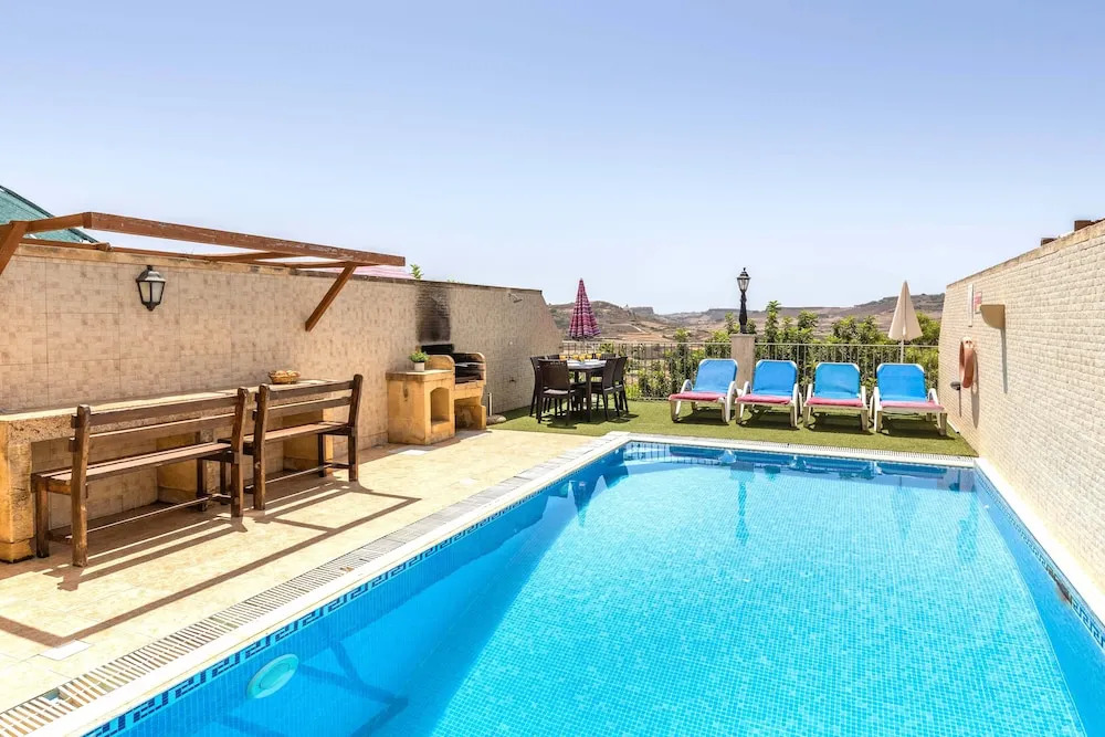 Villa Ta Debora Sleeps 7 with Pool