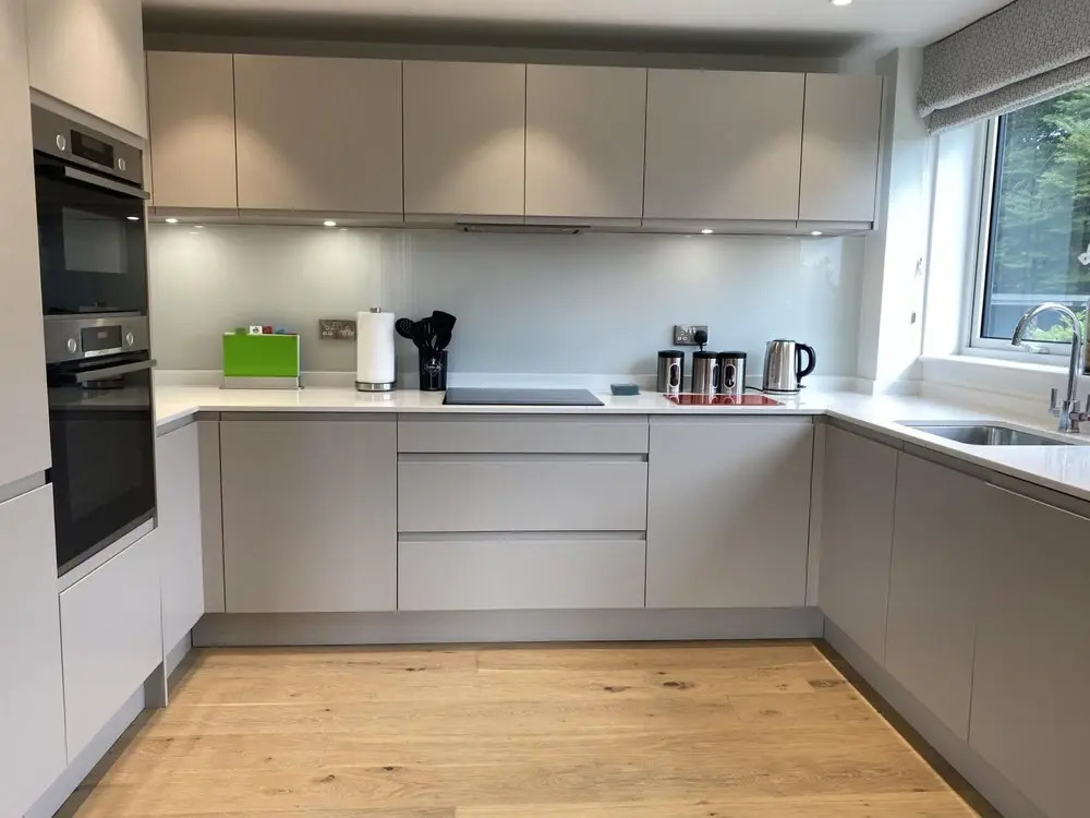Large Garden 2 Bed Apartment With Private Parking in Bath City