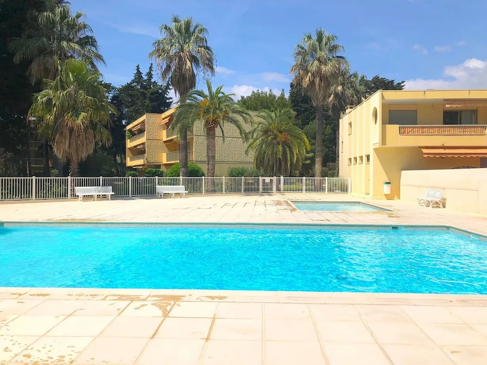 Modern Apartment in Juan-les-pins With Large Pool