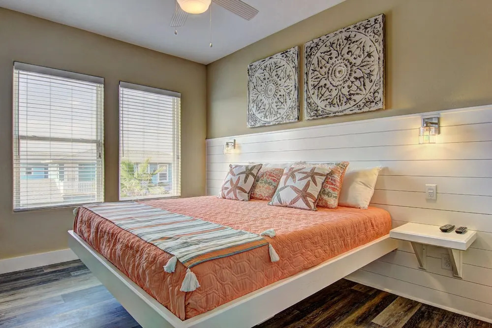 With A Splash Vw60 4 Bedrooms 4.5 Bathrooms Home