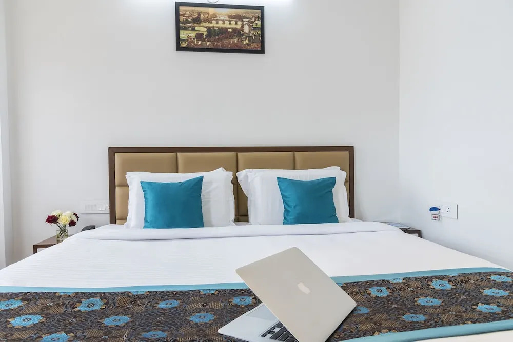OYO 4428 Central Platinum Suites