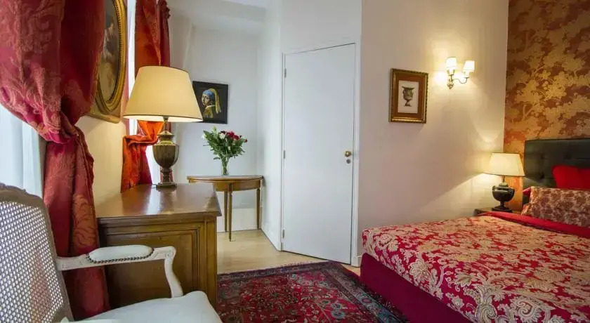 Louvre Apartments