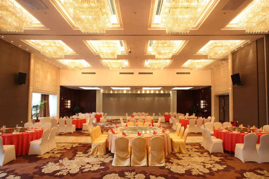 Noble Crown Hotel