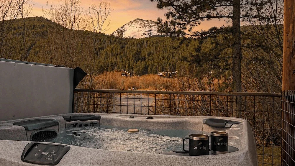 Blue River Hideaway by Avantstay Log Cabin + Hot Tub + Firepit + Deck Mountain Views + Deck Near Quandary 14er + Trailheads + Alpine Lakes