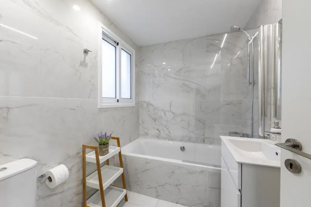 Lovely 3-bedroom apartment in Prokymea court