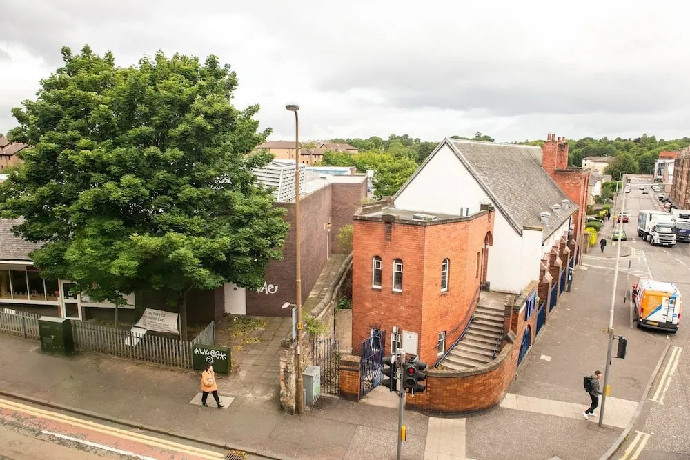 Bright and Airy Apartment in Canonmills