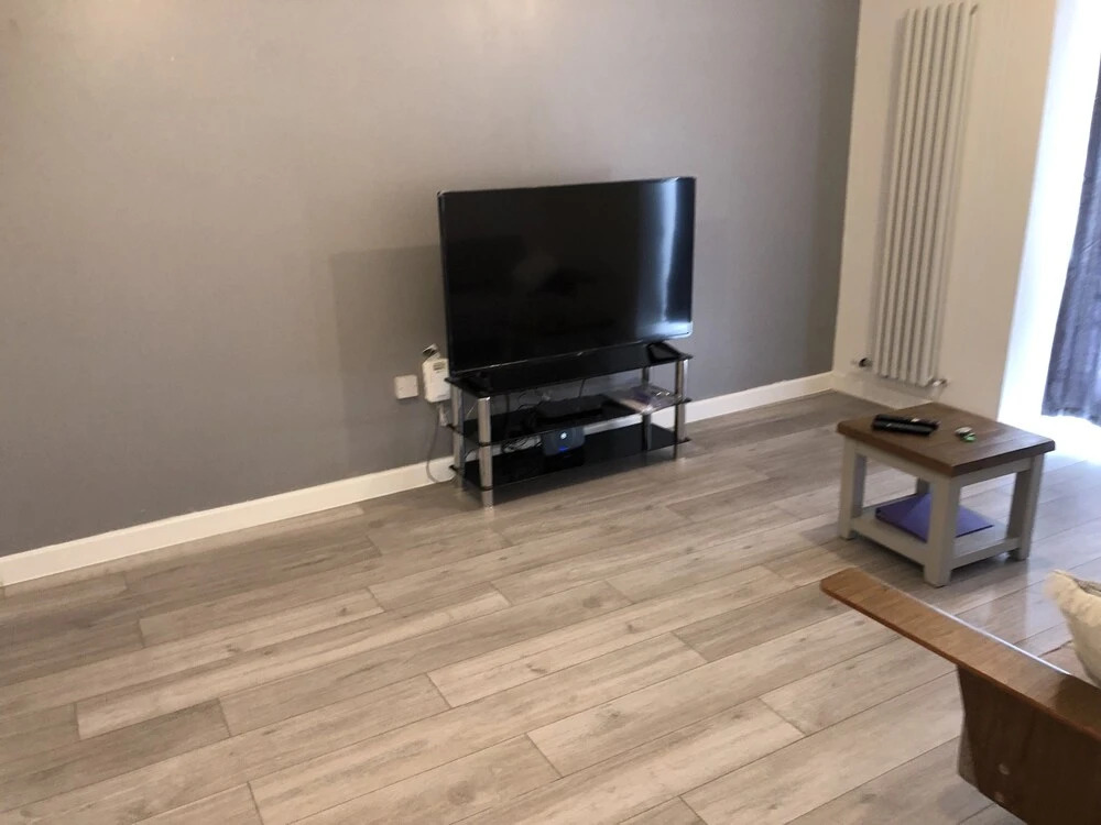 Stunning 1-bed Apartment With En-suite in Strood