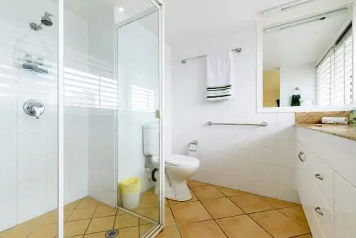 Main Beach Waterfront Apartment