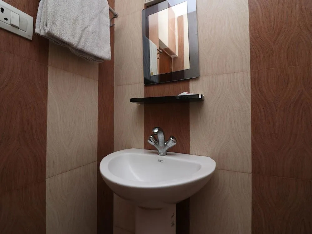 Oyo 27644 Cozycom