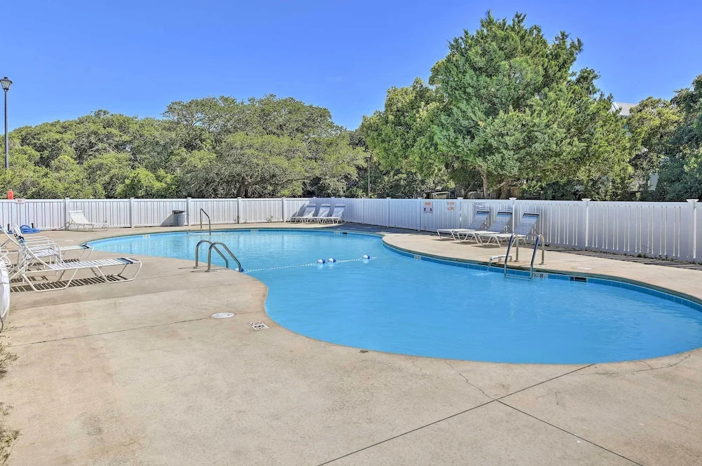 Emerald Isle Condo w/ Direct Access to Ocean!