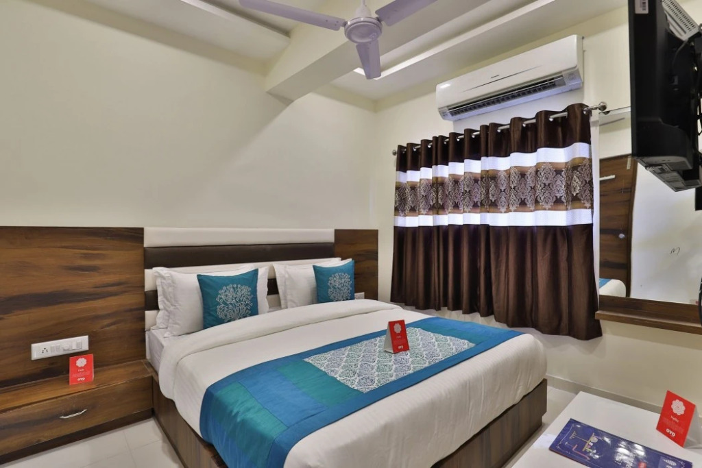 OYO 11067 Hotel Swastik Inn