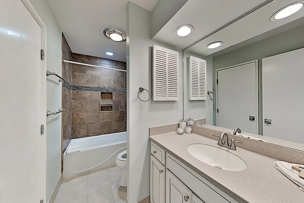 570queen 2 Bedroom Condo