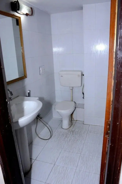 OYO 15468 Hotel Sharda