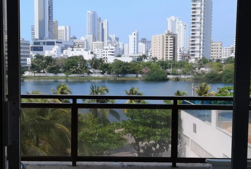 Apartamento con Balcn y Vista a la Baha del Laguito