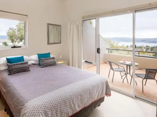 Cascades 18/3 Kurrajong Street