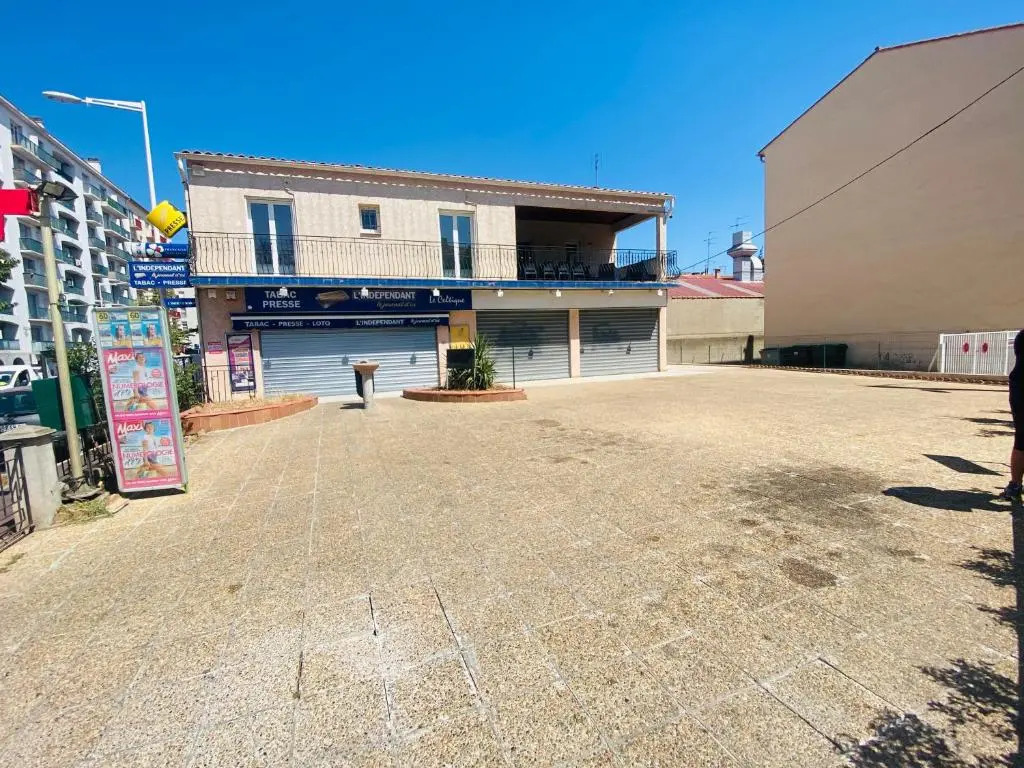 Spacieux T5, Terrasse, Proche Centre,Parking Prive