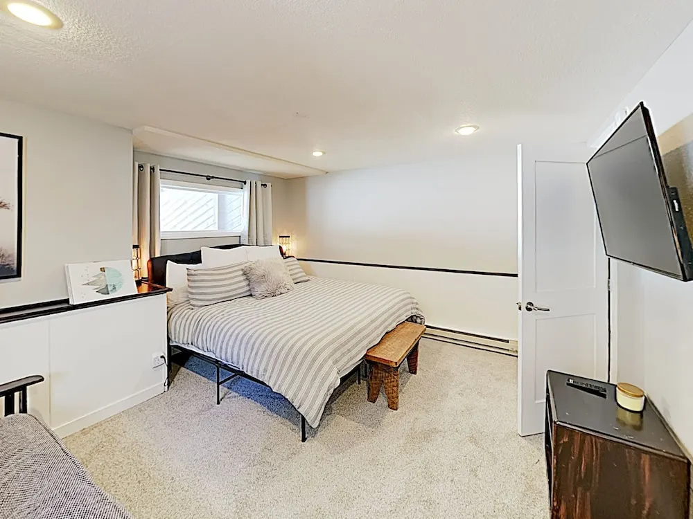 New Listing! Stylish Getaway W/ Private Hot Tub 3 Bedroom Duplex